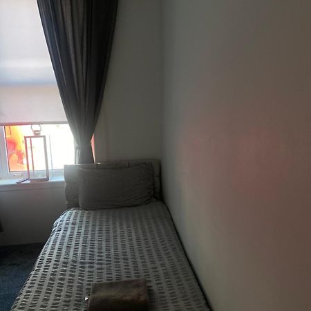 Appartamento Maze Beach Getaway Ayr Esterno foto