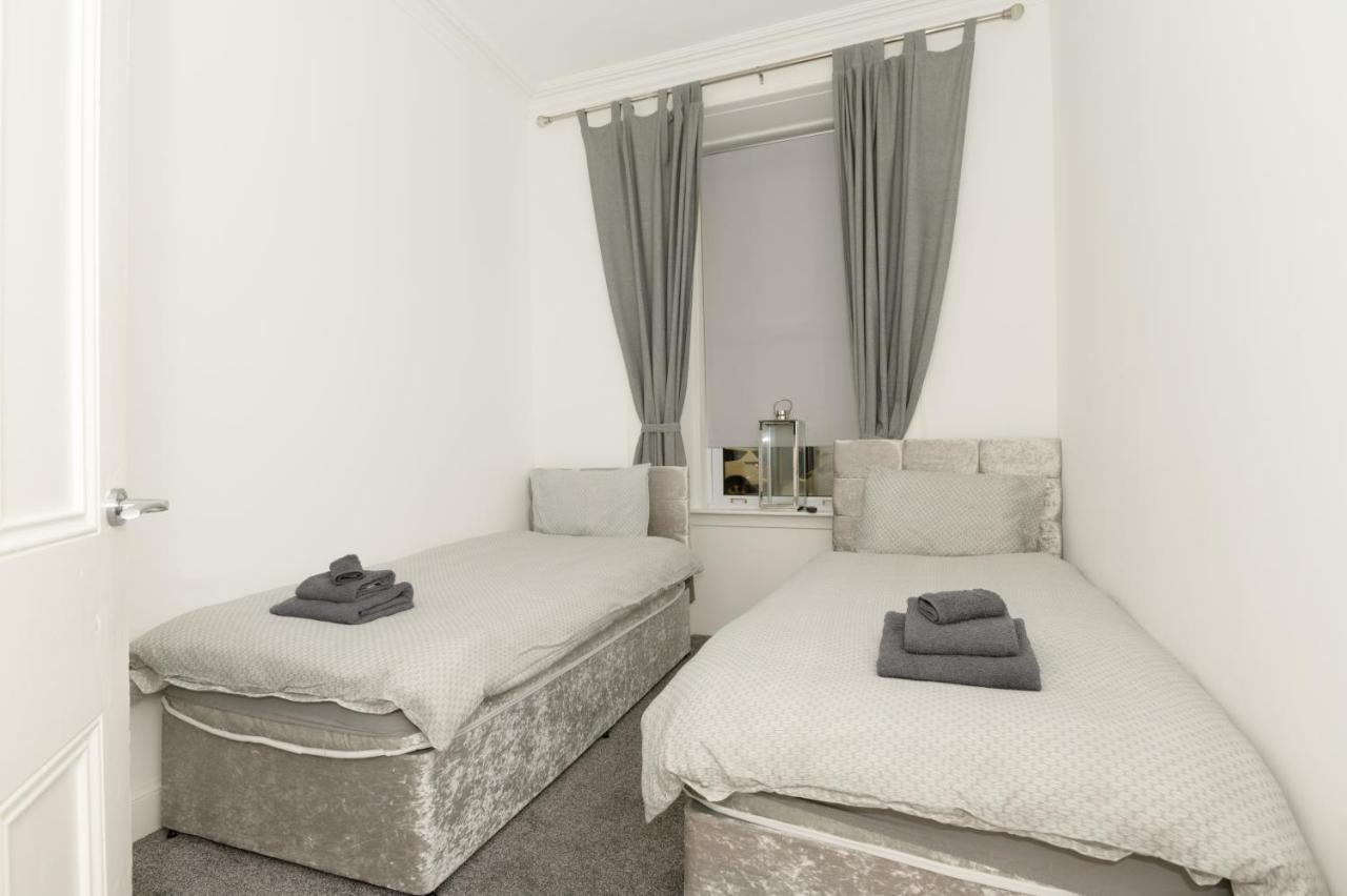 Appartamento Maze Beach Getaway Ayr Esterno foto